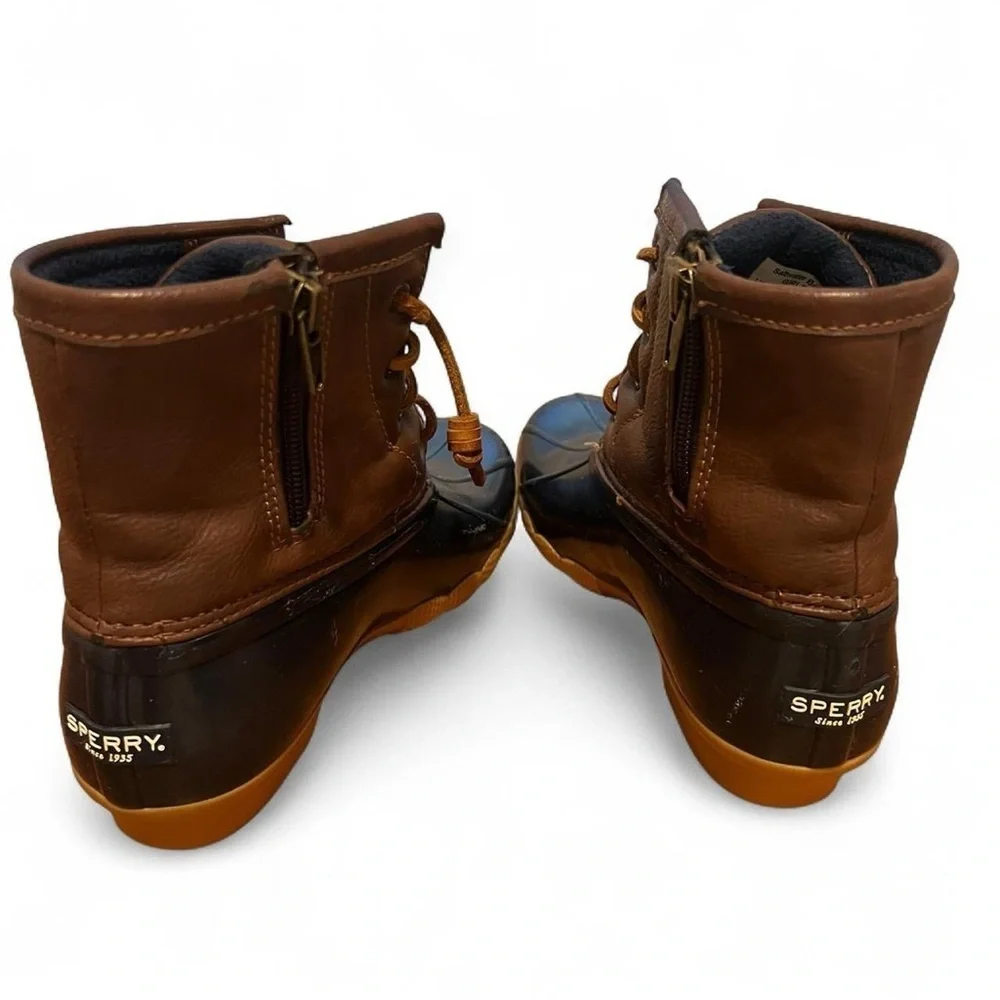 Girl’s Sperry duck boots